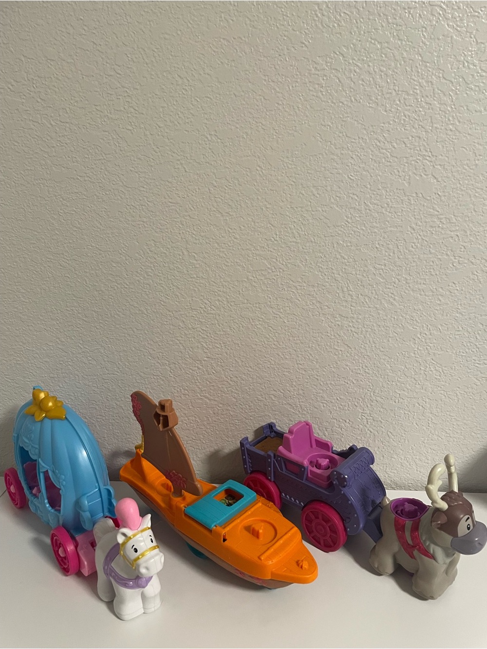 19 Piece Little People Disney Princess Castles w/ Rides and Figures - Picture 7 of 9